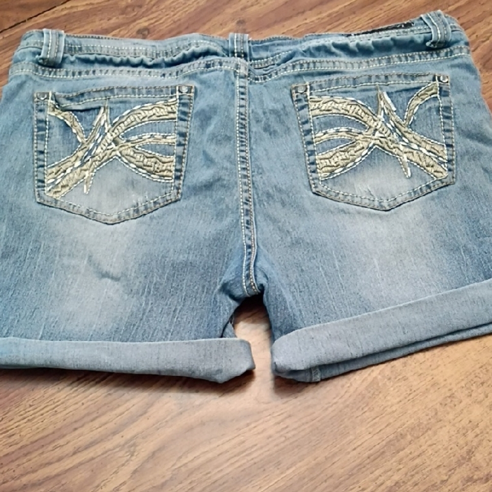 🔥Red Rivet Light Blue Distressed Denim Shorts Women's Size 17 - Picture 7 of 13